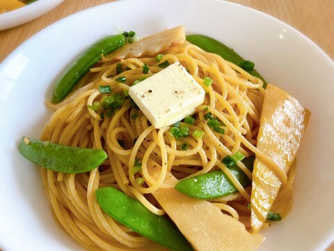 たけのことスナップえんどうのバター醤油パスタ